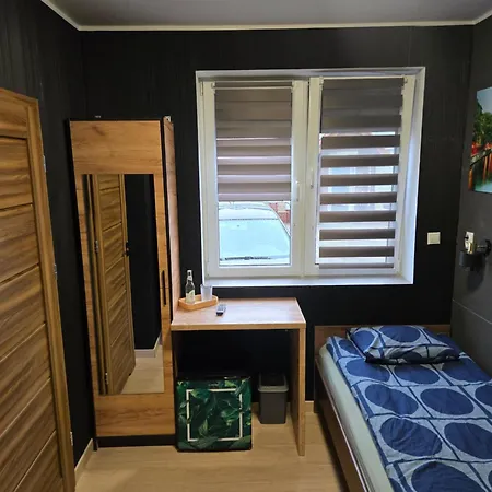 Kandulski Hostel *